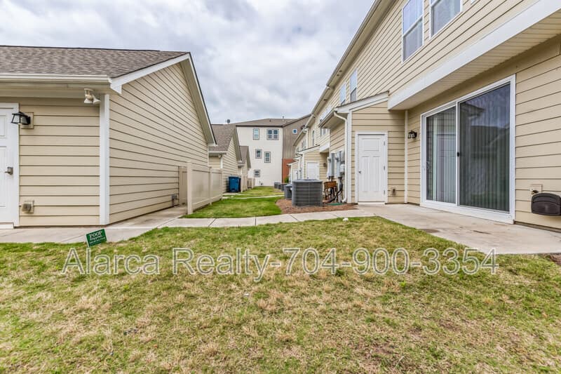 Charlotte Townhome: 3246 Moss Ln