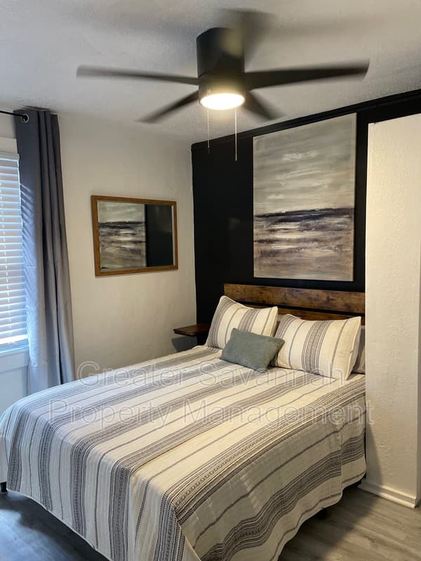 Savannah House: 626 East Waldburg Street