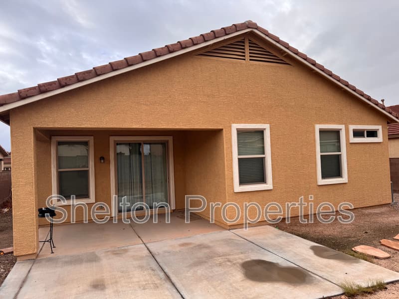 Goodyear House: 16954 W Mohave St