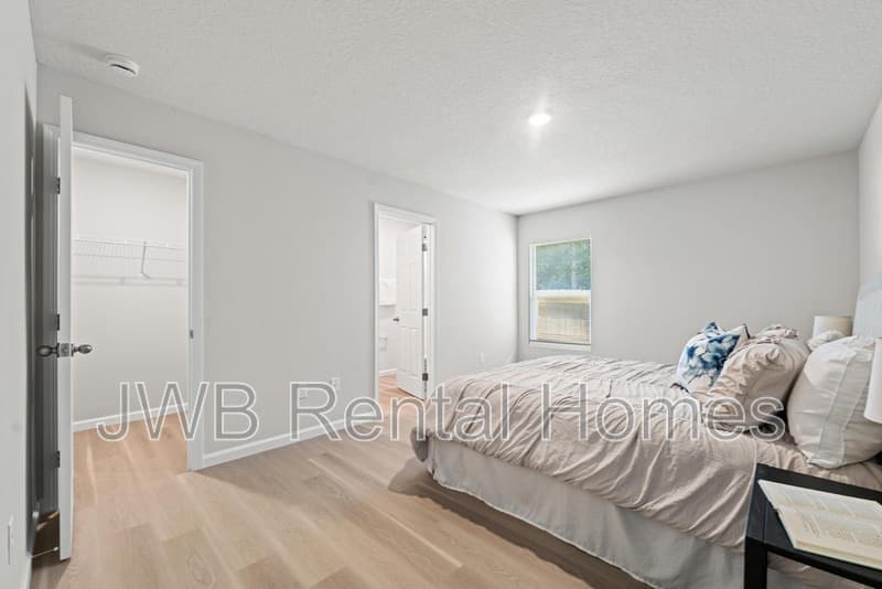 Jacksonville House: 9221 8th Ave
