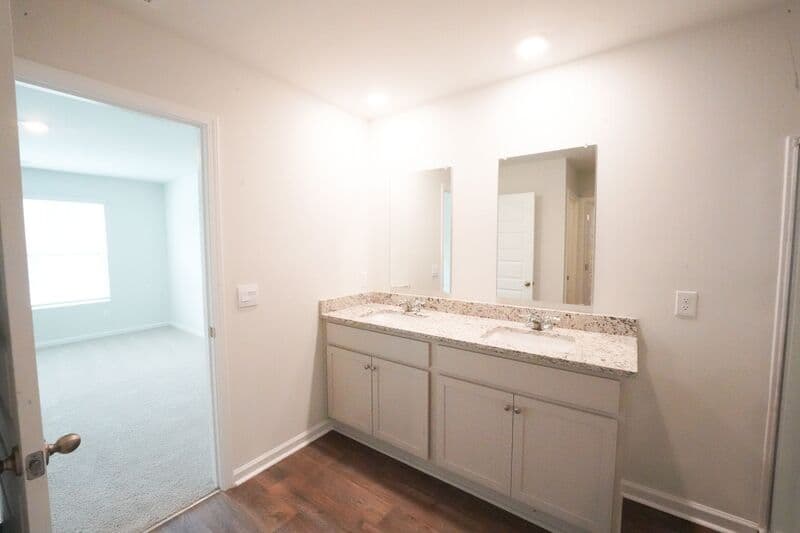 Bloomingdale House: 433 Coconut Dr