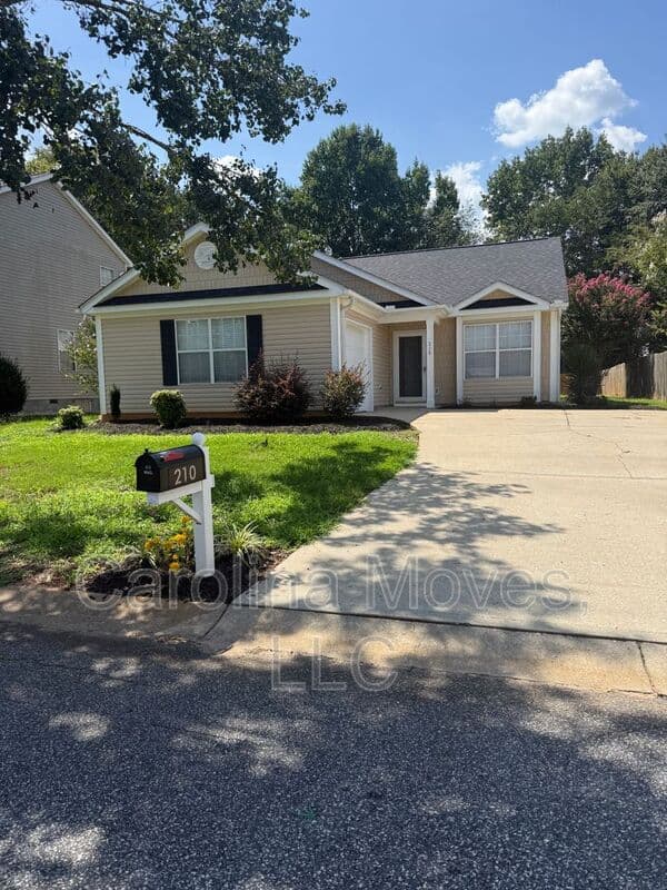 Simpsonville House: 210 Morell Dr.