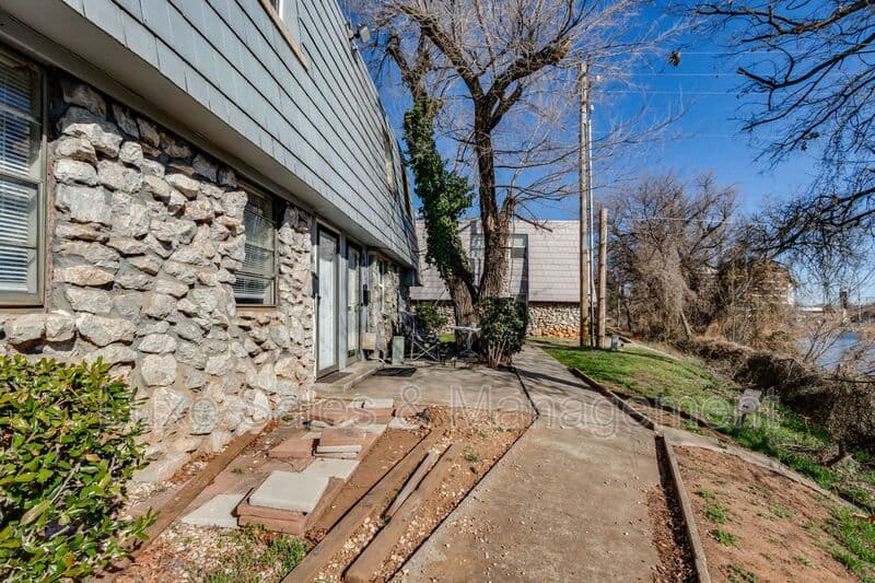 Oklahoma City House: 6048 NW Expressway