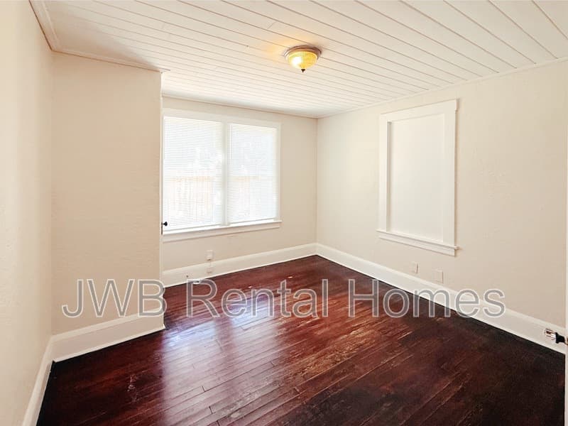 Jacksonville House: 3869 Concord St
