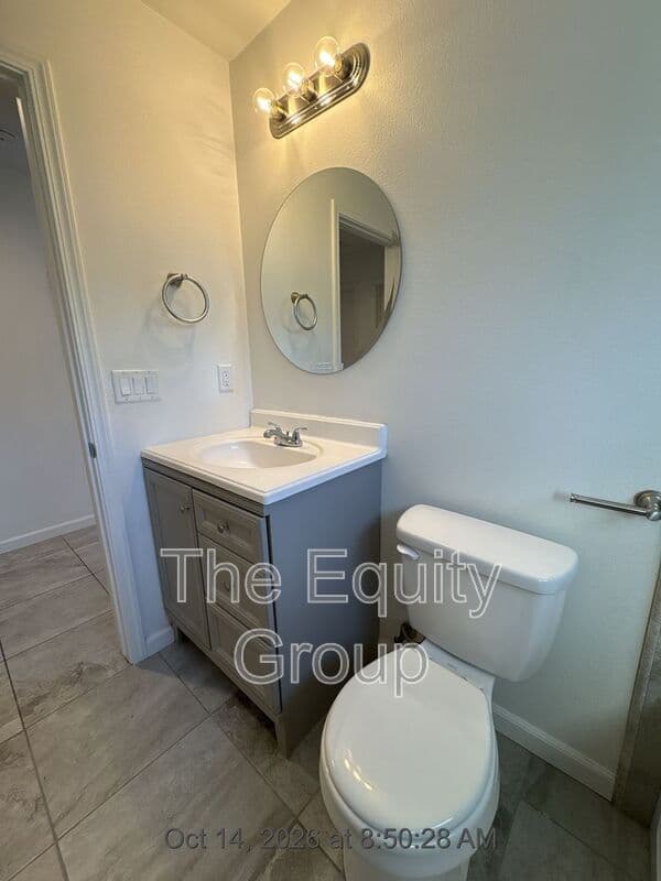 Hanford Condo: 2002 Parker Place
