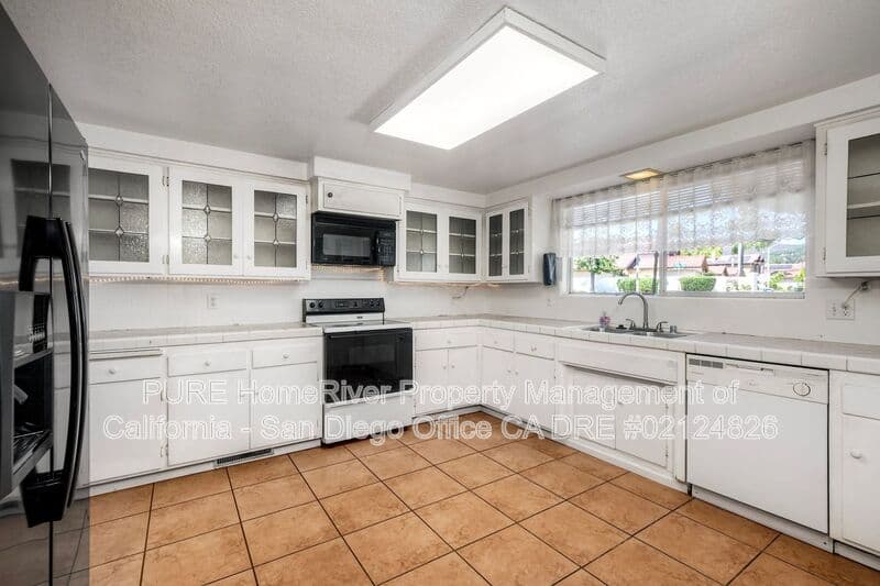 Escondido House: 2135 E El Norte Pkwy