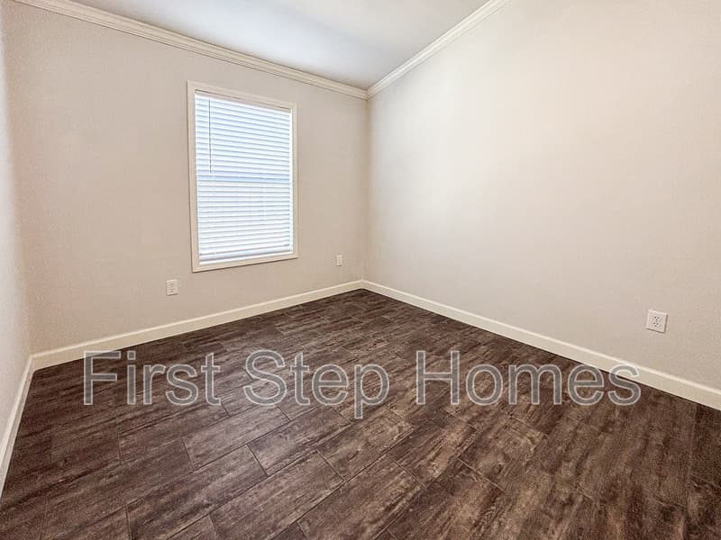 Tyler House: 121 Tres Cruces St