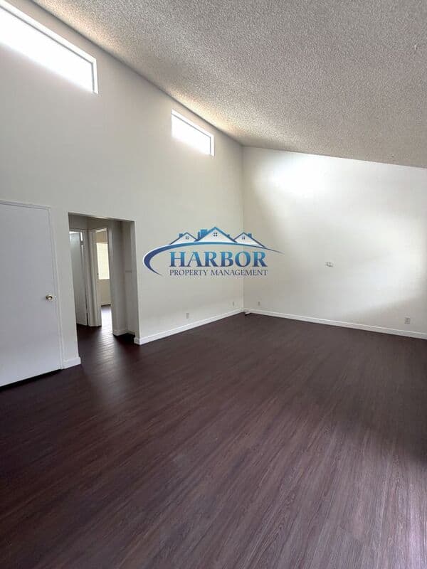San Pedro Condo: 657 West 2nd Street