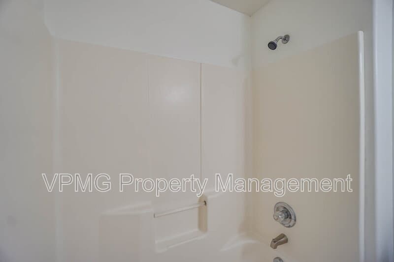 Vancouver House: 6402 NE 139th Ct