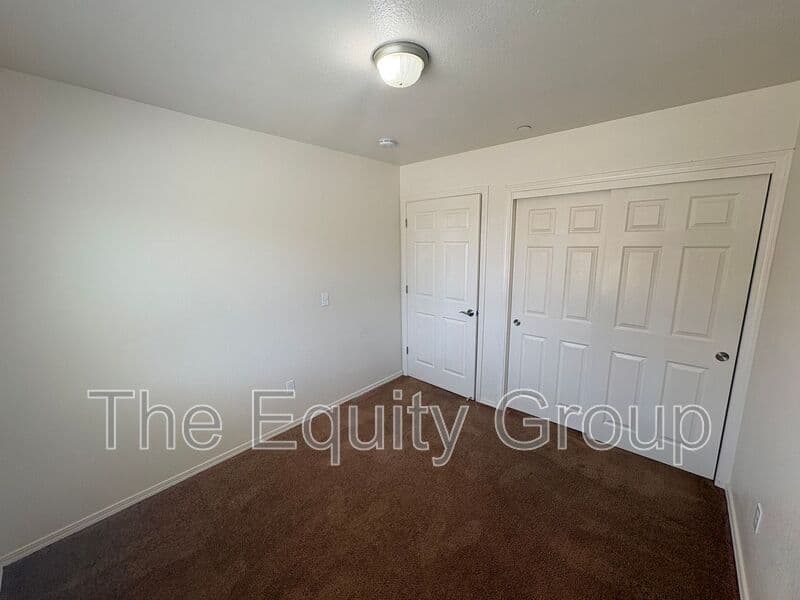 Tulare House: 2109 Bella Oaks Drive