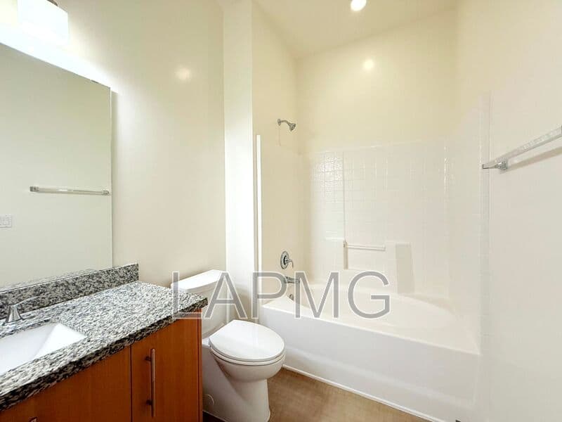 Van Nuys House: 6428 Woodley Avenue