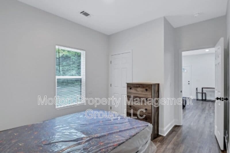 Fort Valley House: 700 Carmen Ave