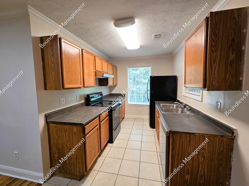 Atlanta House: 1687 Thoms Dr NW