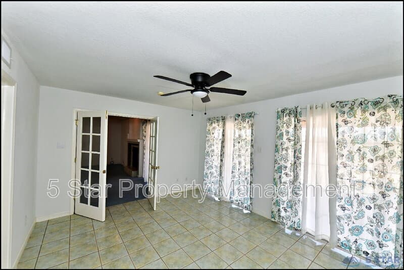 El Paso House: 14101 Koshare Ct