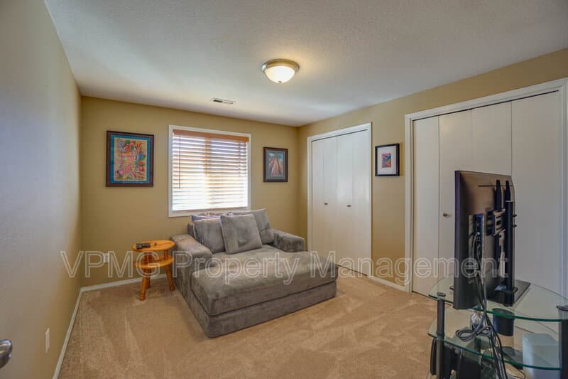 Vancouver House: 8005 Northeast 100th Circle