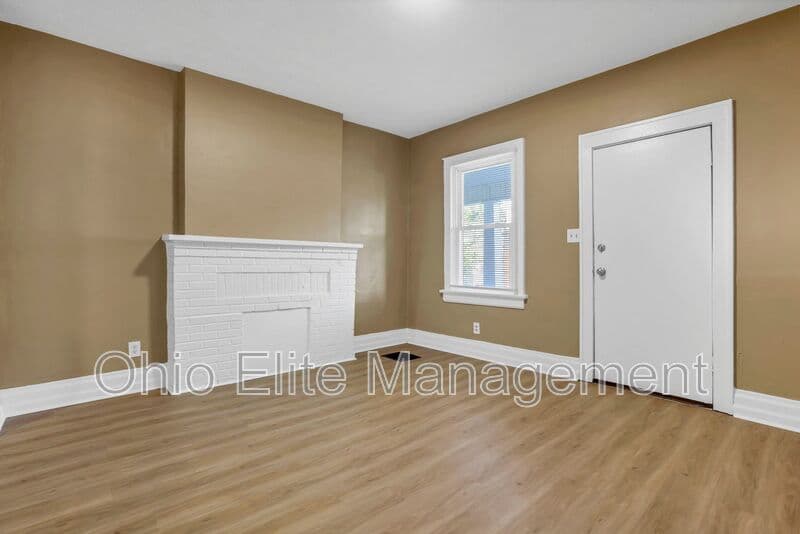 Columbus House: 2545 Sullivant Ave