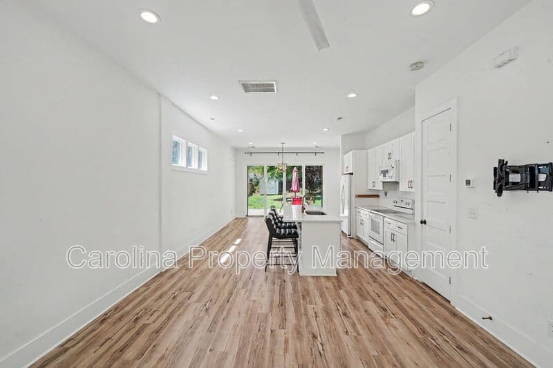 Charlotte House: 1521 Walton Rd