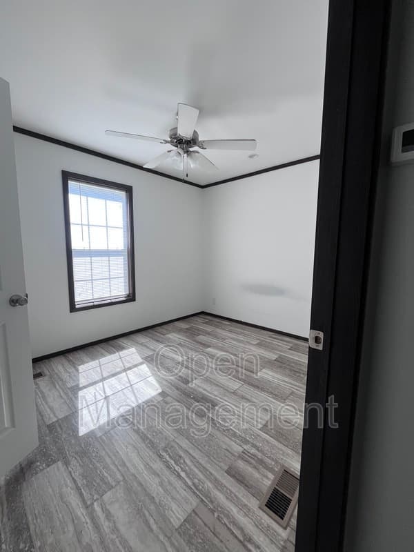 Ankeny House: 2301 SW Oralabor Rd