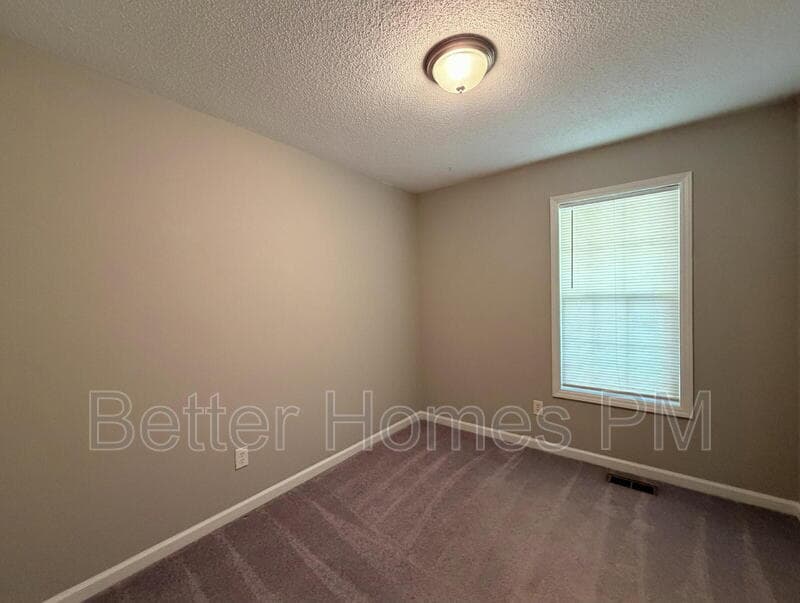 Knightdale House: 5716 Woof Place