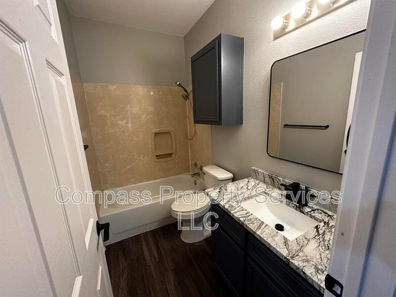Waco House: 1613A Bagby Ave