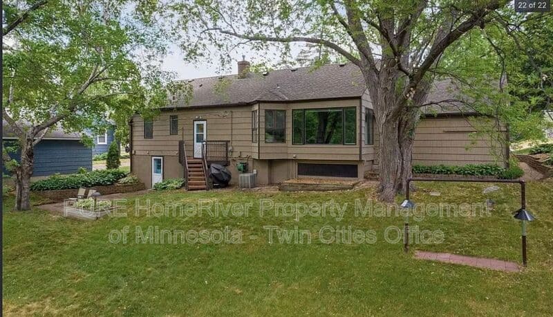 Saint Louis Park House: 1642 Edgewood Ave S