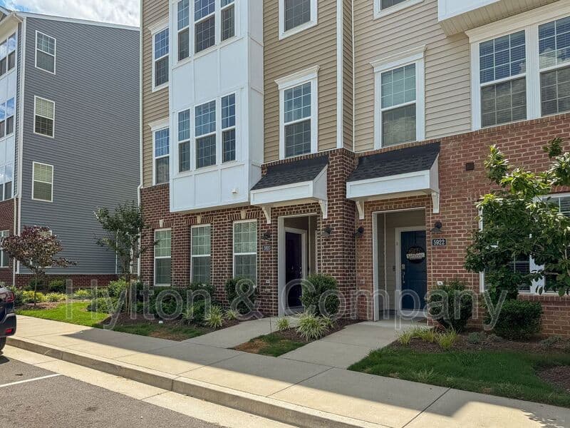 Richmond Townhome: 5920 Whitehurst Ln