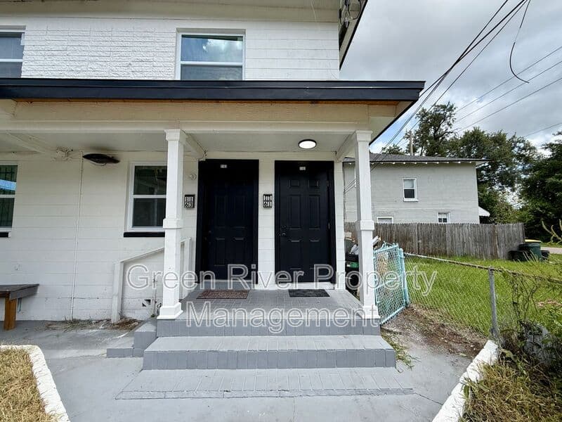 Jacksonville House: 1161 W 5th Street