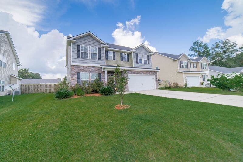 Savannah House: 126 Endicott Dr