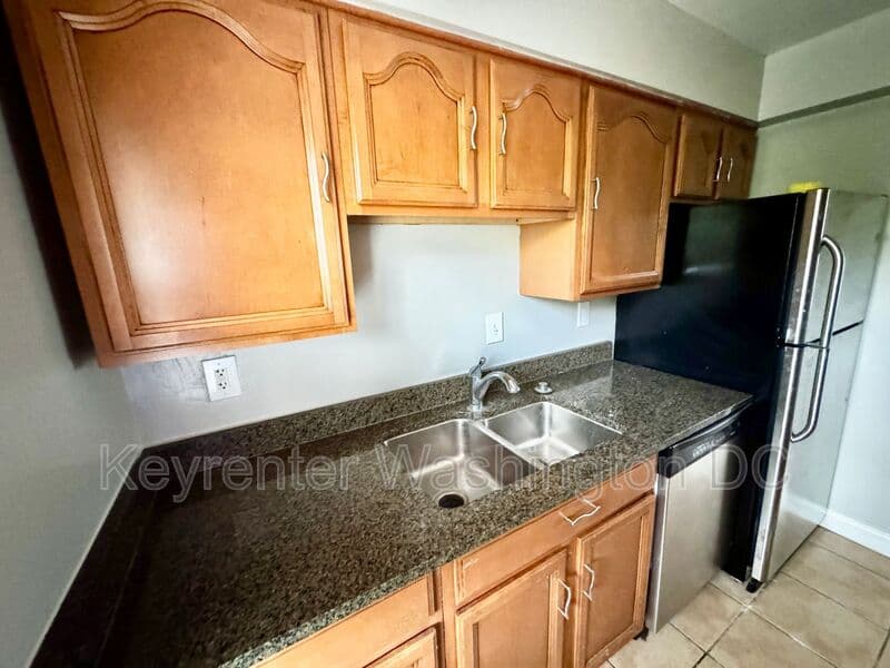 Washington Condo: 3805 W St, SE