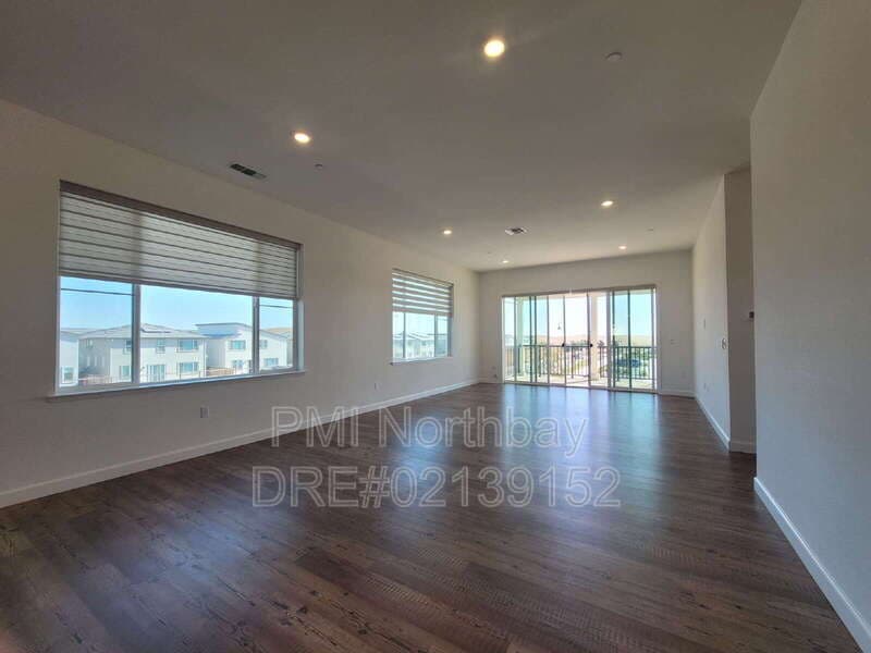Fairfield House: 2466 Shore Vista