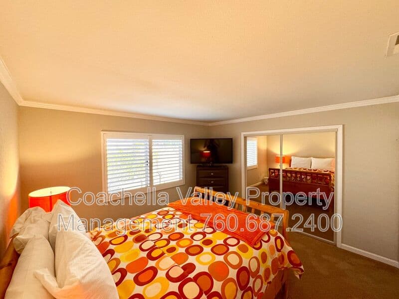 Palm Springs House: 2004 N San Antonio Rd