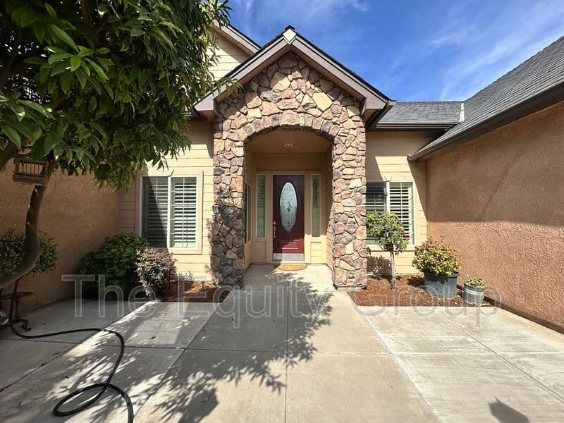 Visalia House: 239 North Preston St