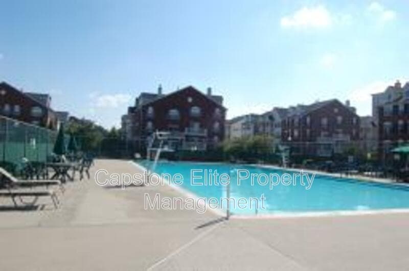 Newark Condo: 20 Ashby Lane
