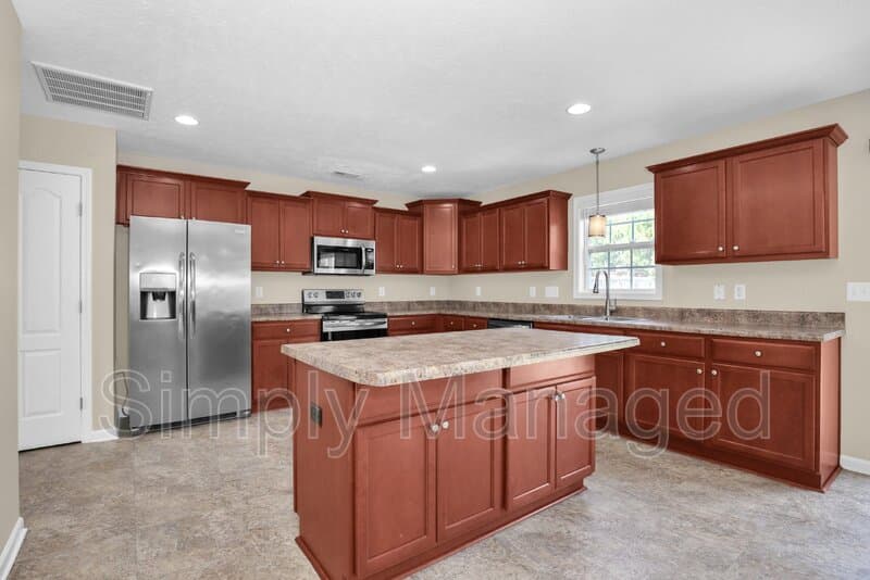 Hope Mills House: 2616 Indian Wells Court