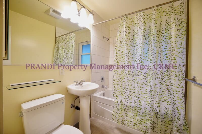 Novato Condo: 839 Reichert Ave