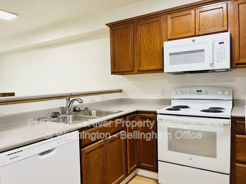 Bellingham Apartment: 4370-4380 Tull Road
