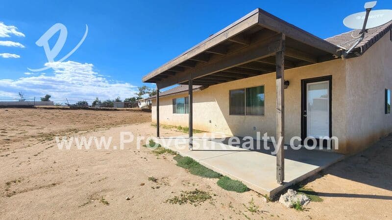 Hesperia House: 17907 Birch St