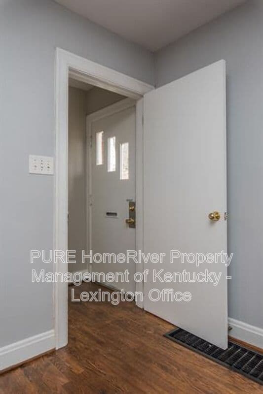 Lexington House: 200 Floral Park