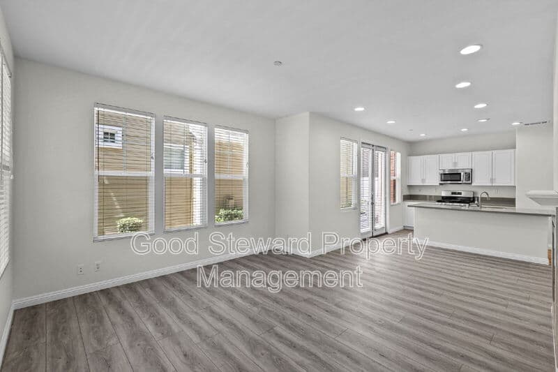 Ladera Ranch House: 6 Lindenwood Farm