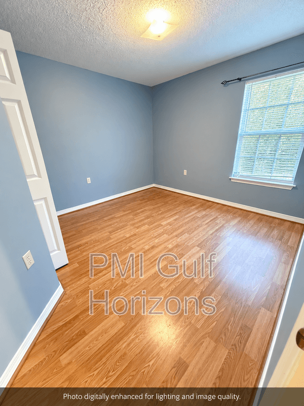 Pensacola House: 1310 Sunrunner Place