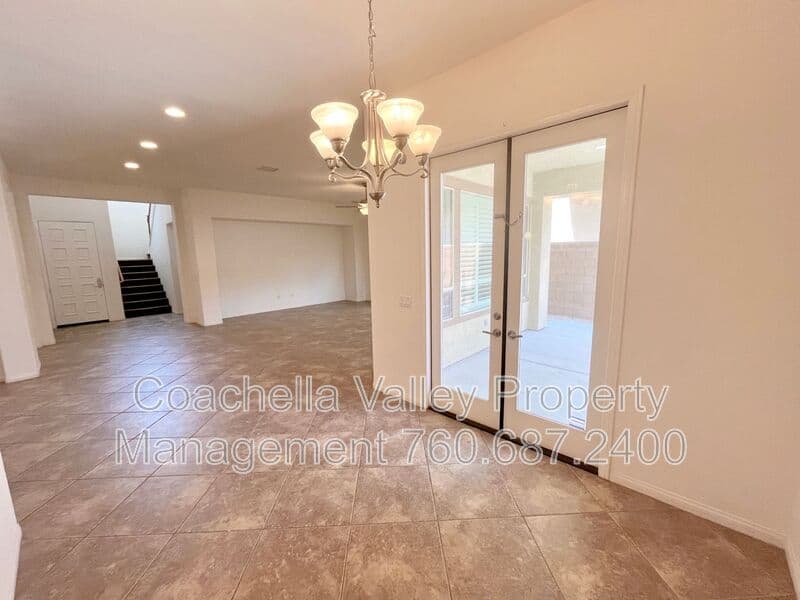 Cathedral City House: 511 Via Assisi