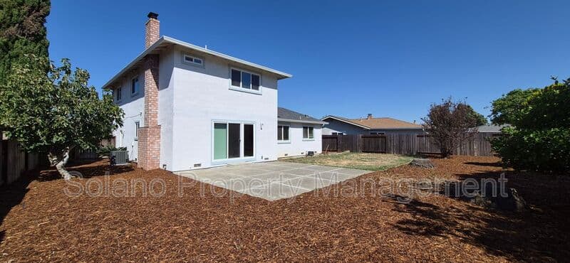 Fairfield House: 5023 Oakbrook Cir