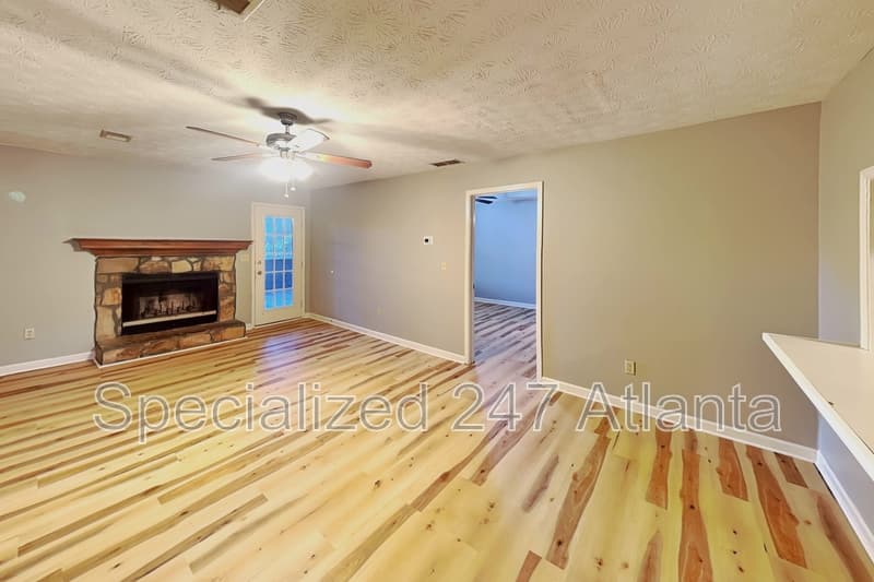 Conyers House: 2112 Fairway Ct SE