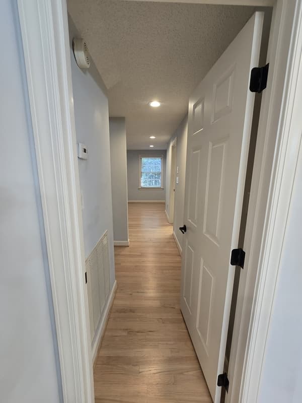 Raleigh House: 5516 Den Heider Way