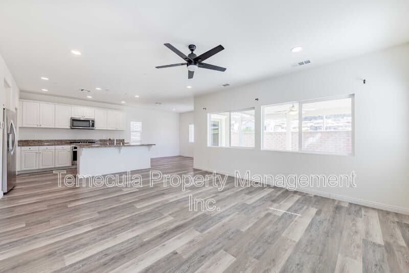 Fallbrook House: 35444 Asturian Way