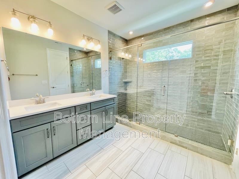 Charlotte Townhome: 419 Vinroot Aly