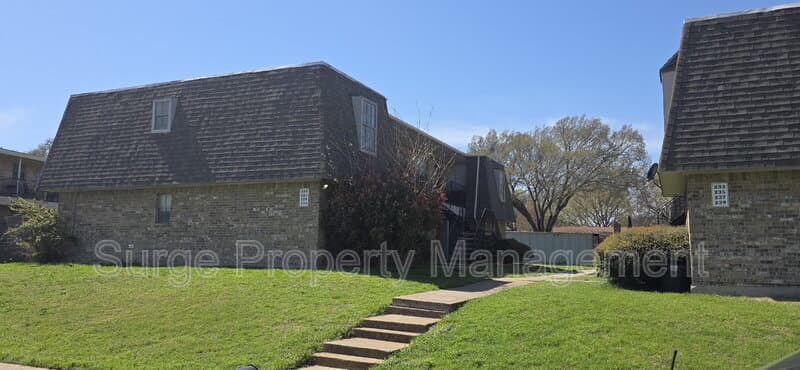 Benbrook Condo: 237 Vista Way