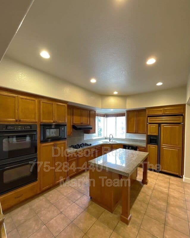 Reno House: 1850 Sun Shadow Court
