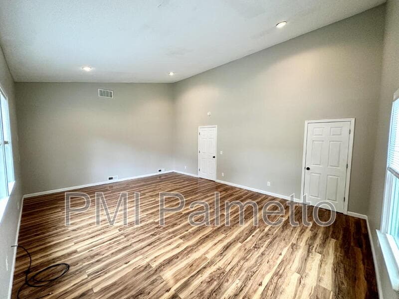 Camden House: 948 Wateree Blvd