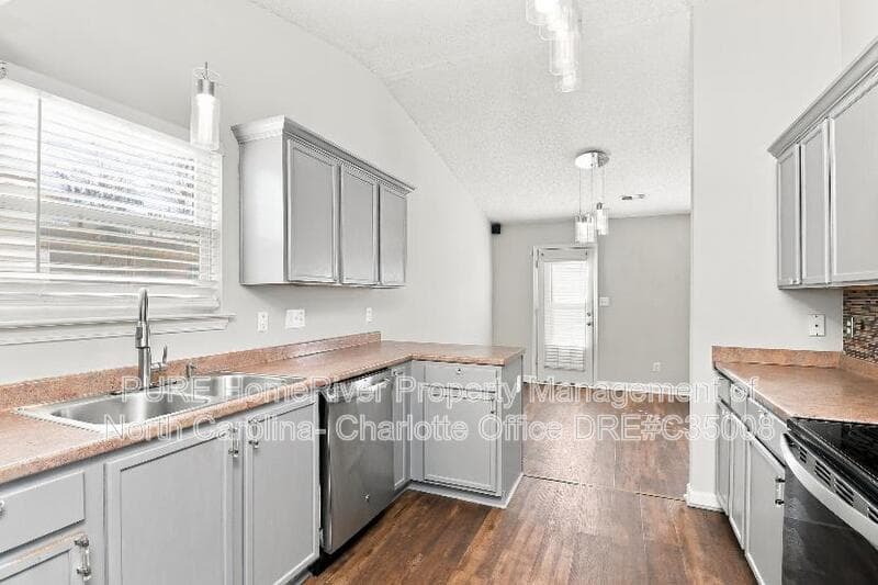 Charlotte House: 10319 Prairiegrouse Ct